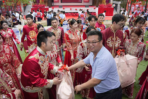 以爱为业，以善为魂：曾凡海和他的十年婚恋公益路-赣州频道